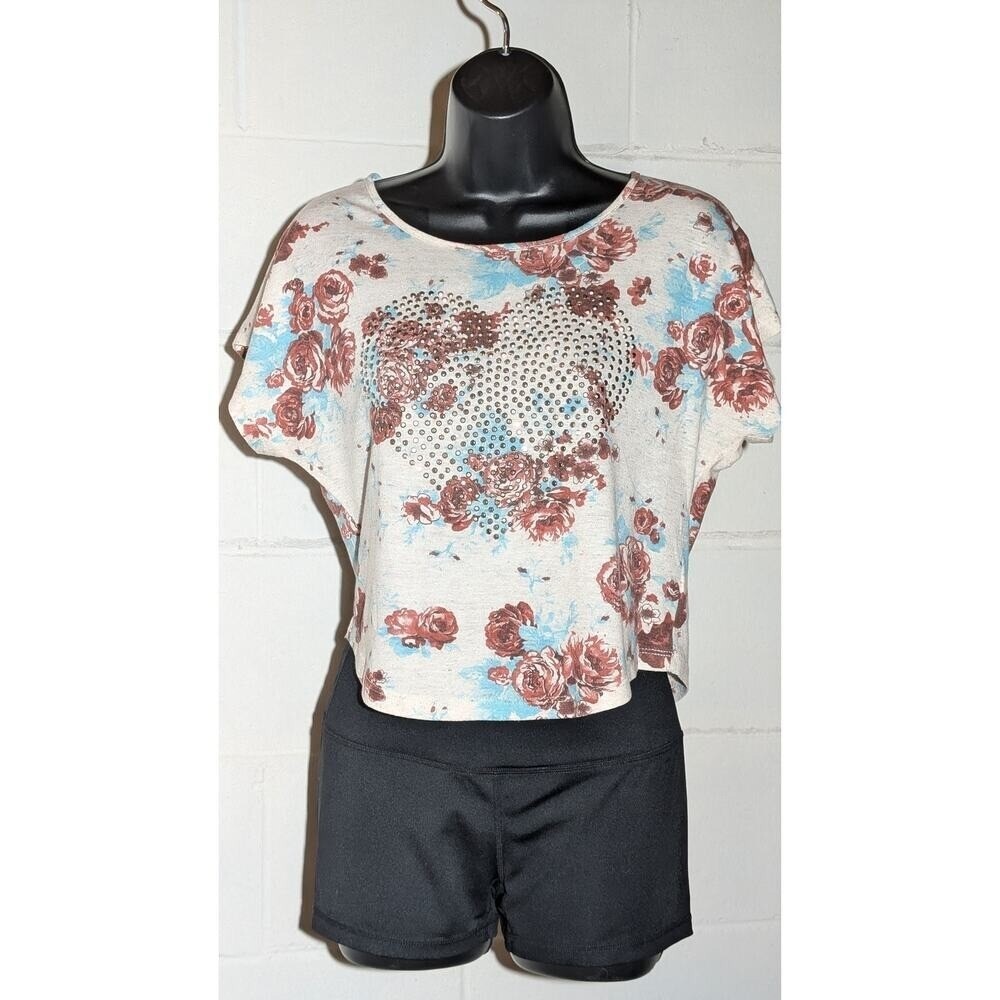 Modern Lux Floral Heart Detail Crop Top Short Sleeve Casual Blouse XSmall